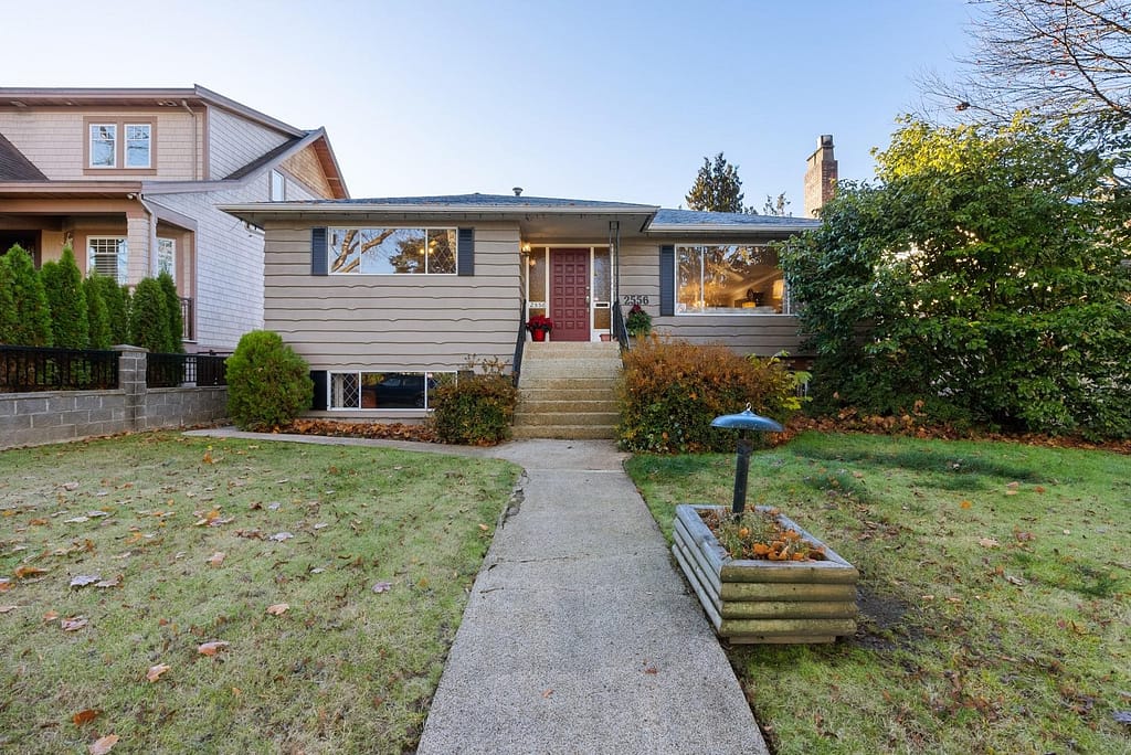 2556 W 15th Avenue, Vancouver West